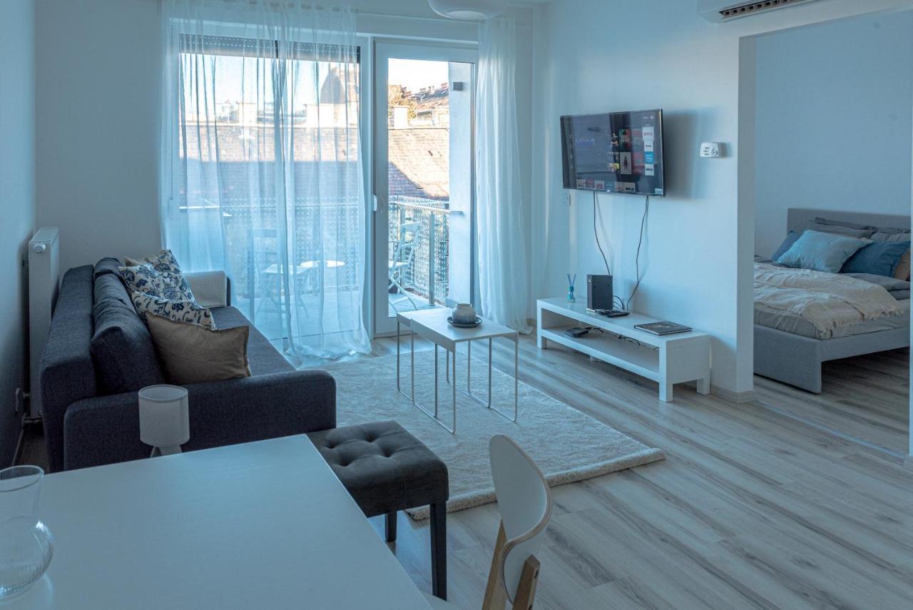Dob36 Apartment With Free Private Parking And Balcony Budapest Esterno foto