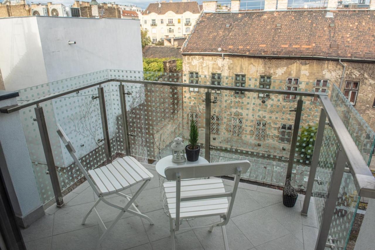 Dob36 Apartment With Free Private Parking And Balcony Budapest Esterno foto