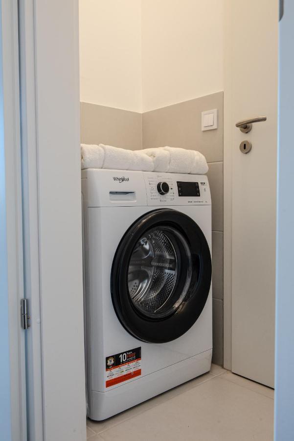 Dob36 Apartment With Free Private Parking And Balcony Budapest Esterno foto