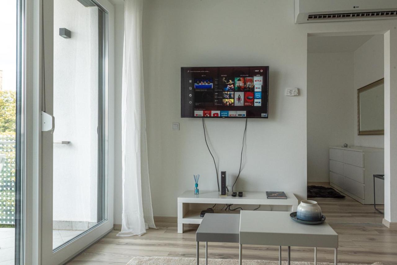 Dob36 Apartment With Free Private Parking And Balcony Budapest Esterno foto
