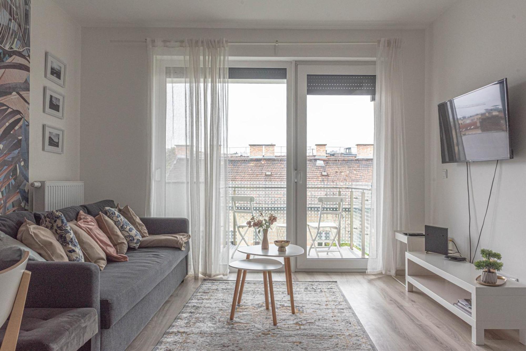 Dob36 Apartment With Free Private Parking And Balcony Budapest Esterno foto