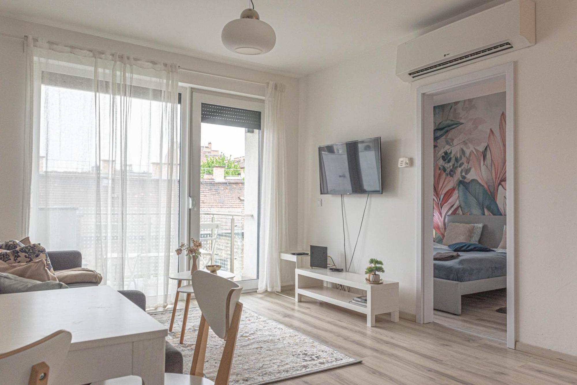 Dob36 Apartment With Free Private Parking And Balcony Budapest Esterno foto